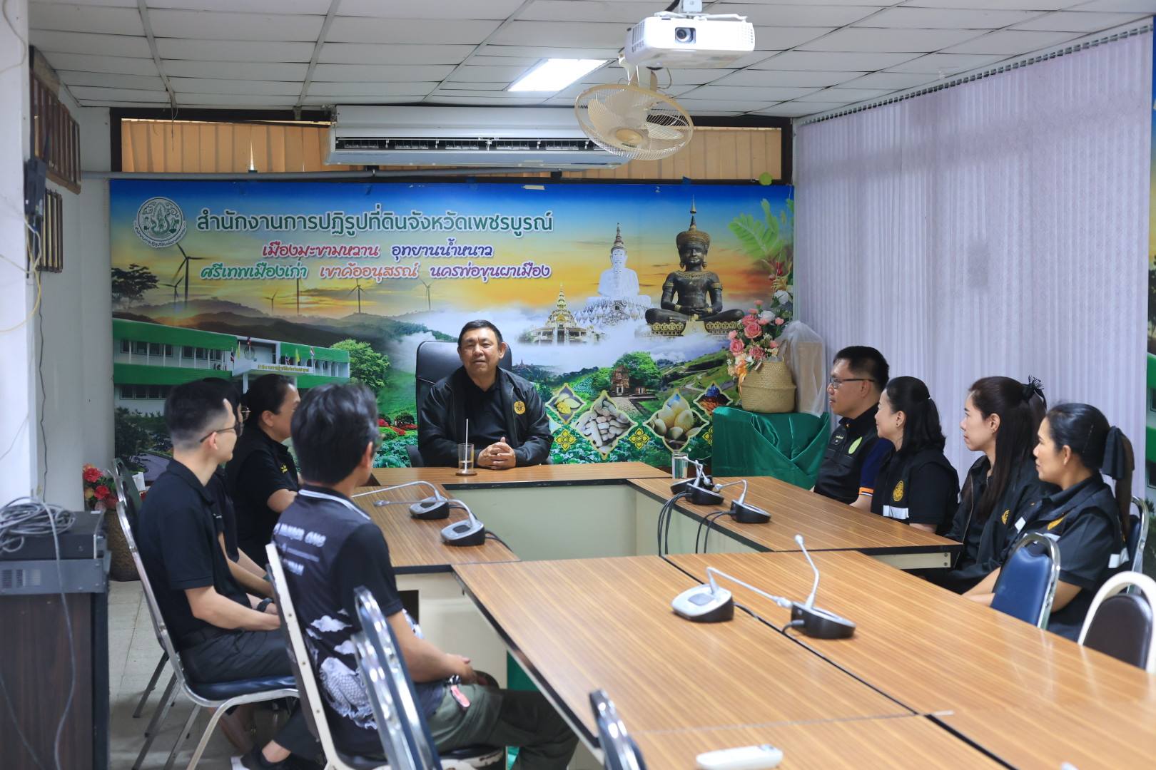 title - เลขาธิการ ส.ป.ก. ตรวจเยี่ยม ส.ป.ก. เพชรบูรณ์